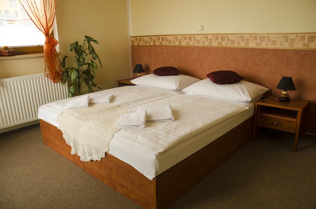 Hotel & Restaurant Signal Pardubice Exterior foto