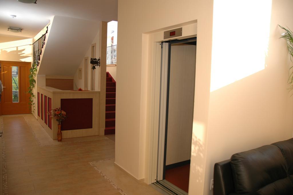 Hotel & Restaurant Signal Pardubice Exterior foto